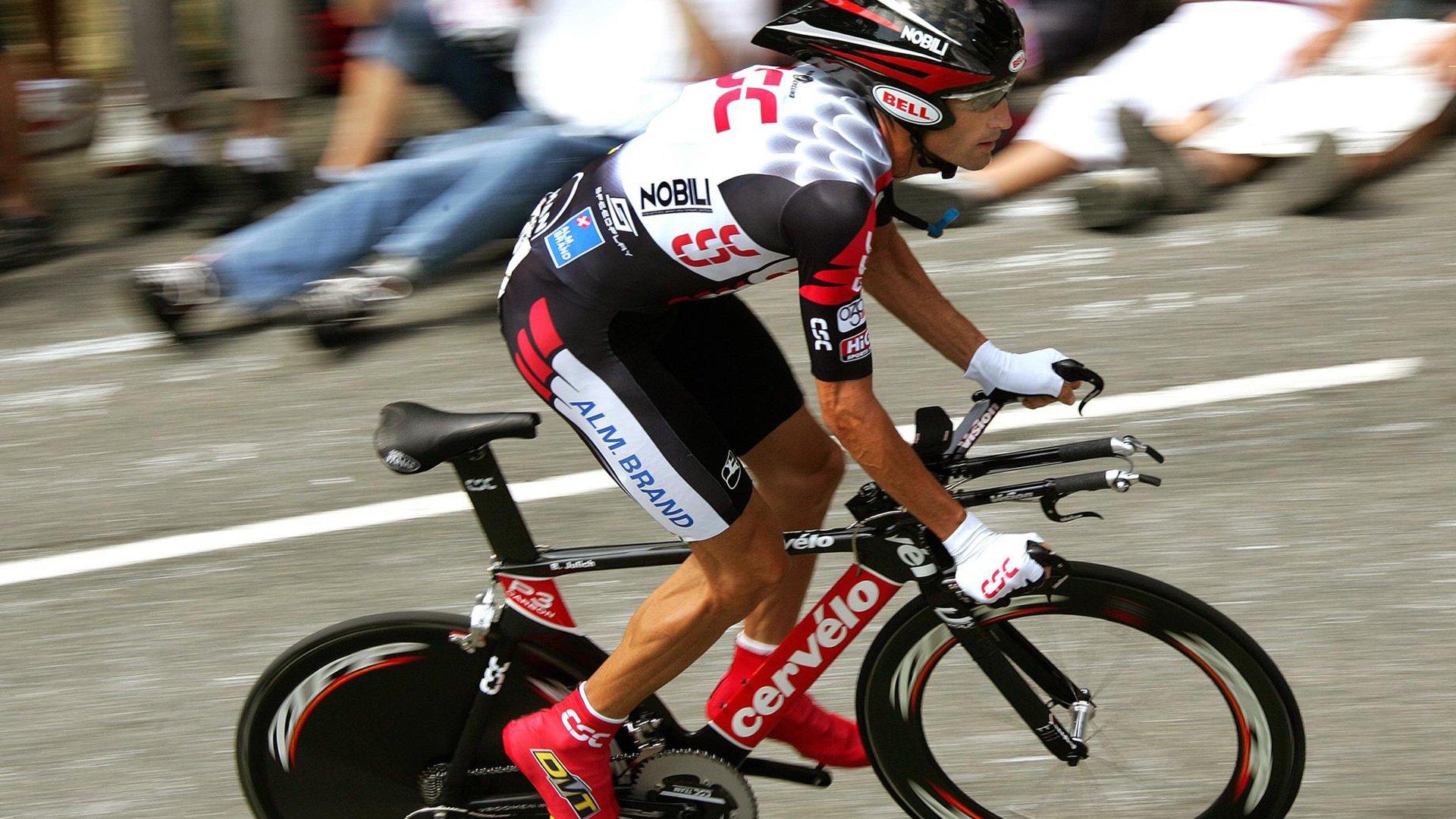 美国游泳国家队备战2025年奥运会，今年美国游泳